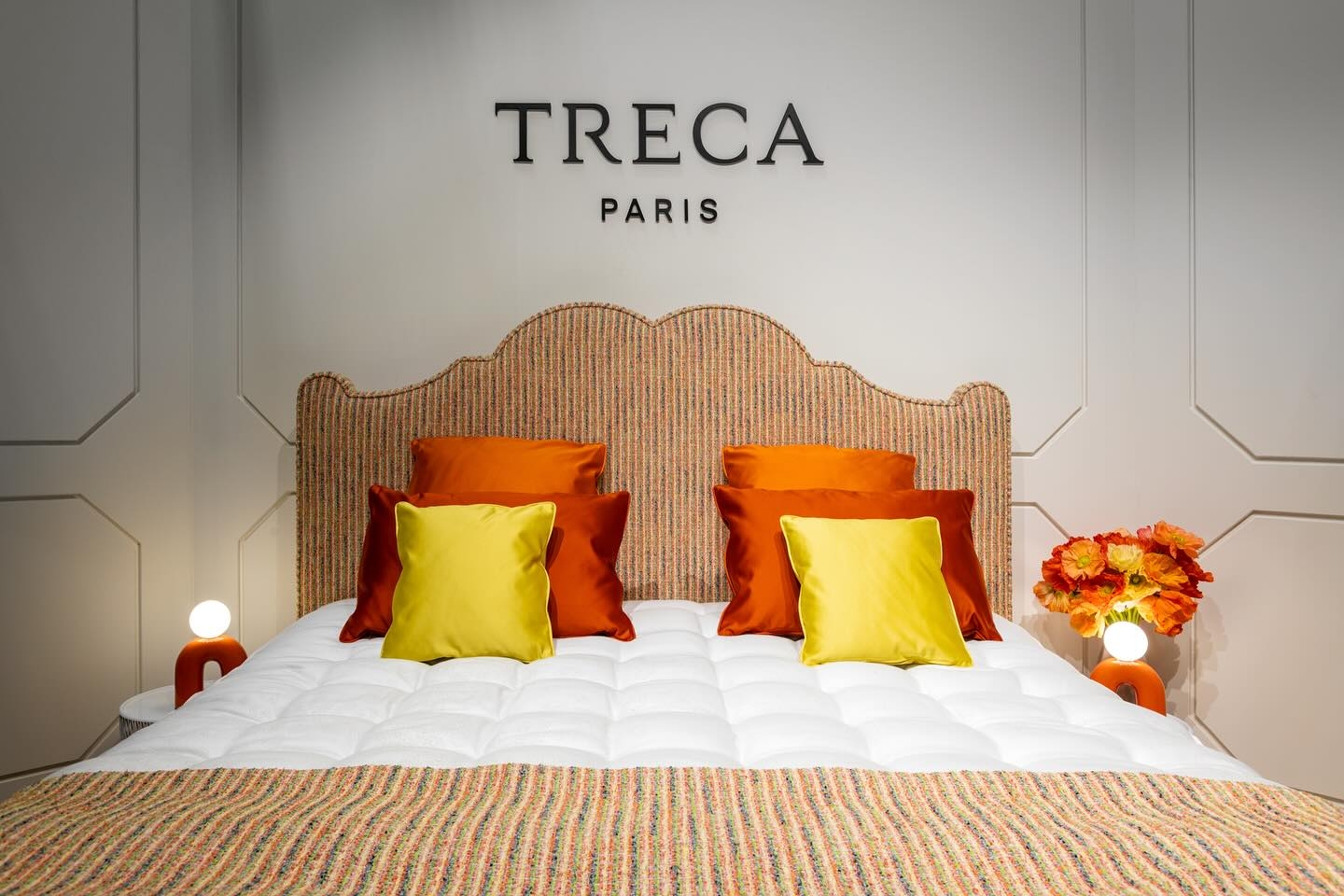 米兰展 凡尔赛床架 (2).jpg